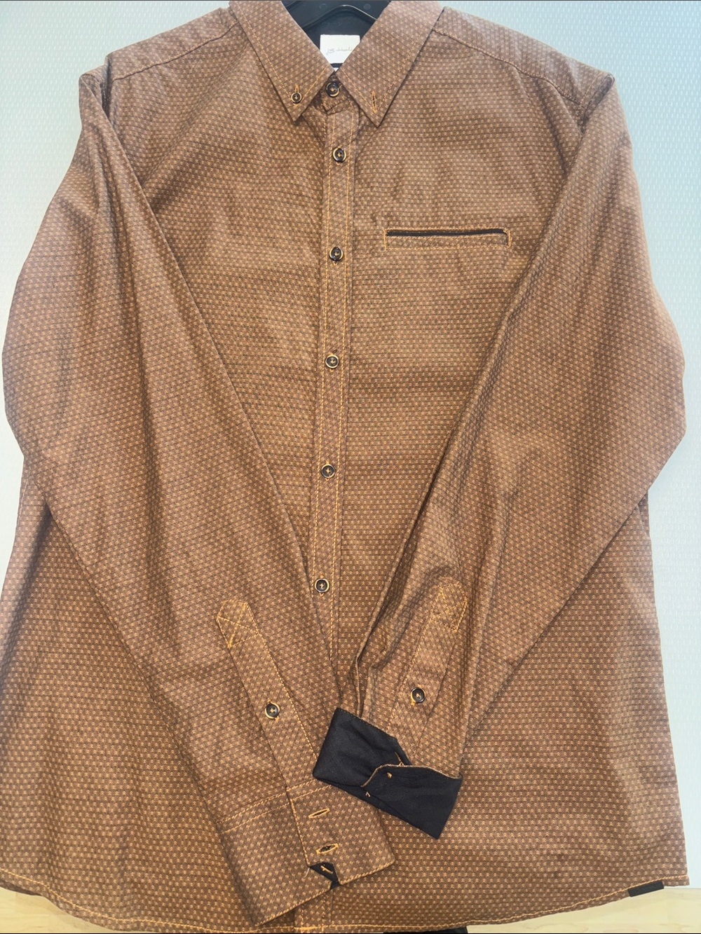 JB Holt- NWOT- Men’s long sleeve Athletic fit- Medium Buckle exclusive
